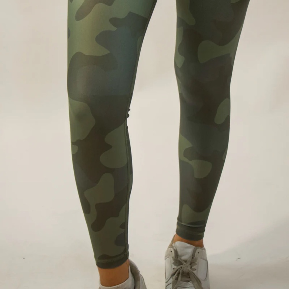 Brand new with tags Mudpie Ziggy leggings green camo size small.
